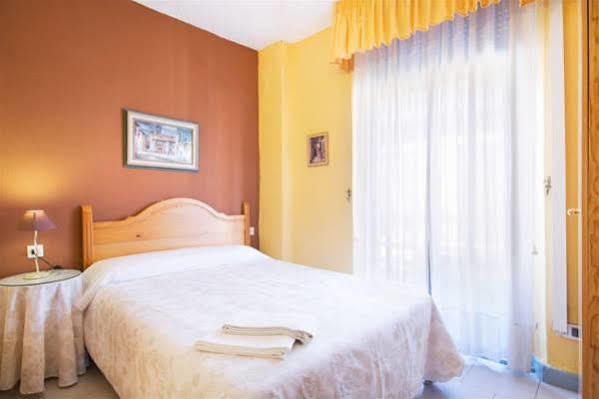 Pension Mesones Granada Bagian luar foto