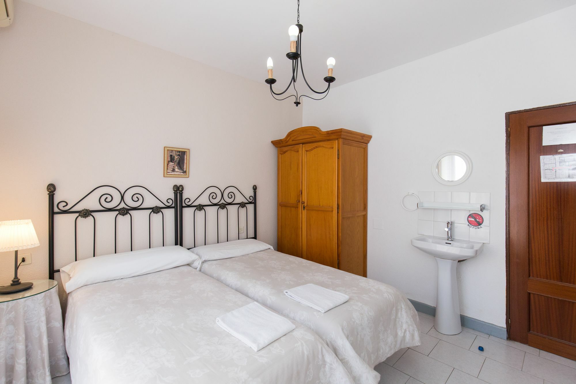 Pension Mesones Granada Bagian luar foto